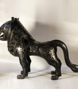 Antique Damascene Lion Sculpture – Handmade Silver Inlay Metal Lion – Damascus Artisan Decor – Middle Eastern Collectible Statue - Image 2
