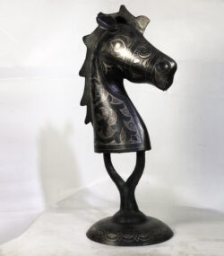 Horse Head Sculpture – Silver Inlay Metal Horse Bust, Rare Artisan Masterpiece from Meknes - Image 4