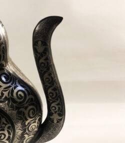 Damascene Kangaroo Sculpture – Handmade Silver Damascene Metal Art – Luxury Animal Statue – Artisan Home Decor – Collector Gift - Image 5