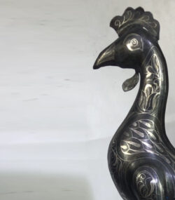 Damascene Rooster Sculpture – Silver Inlay Metal Rooster Statue, Rare Artisan Masterpiece from Meknes - Image 3