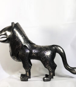 Damascene Lion Sculpture – Silver Inlay Metal Lion Statue, Rare Artisan Masterpiece from Meknes - Image 2