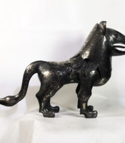 Damascene Lion Sculpture – Silver Inlay Metal Lion Statue, Rare Artisan Masterpiece from Meknes - Image 7